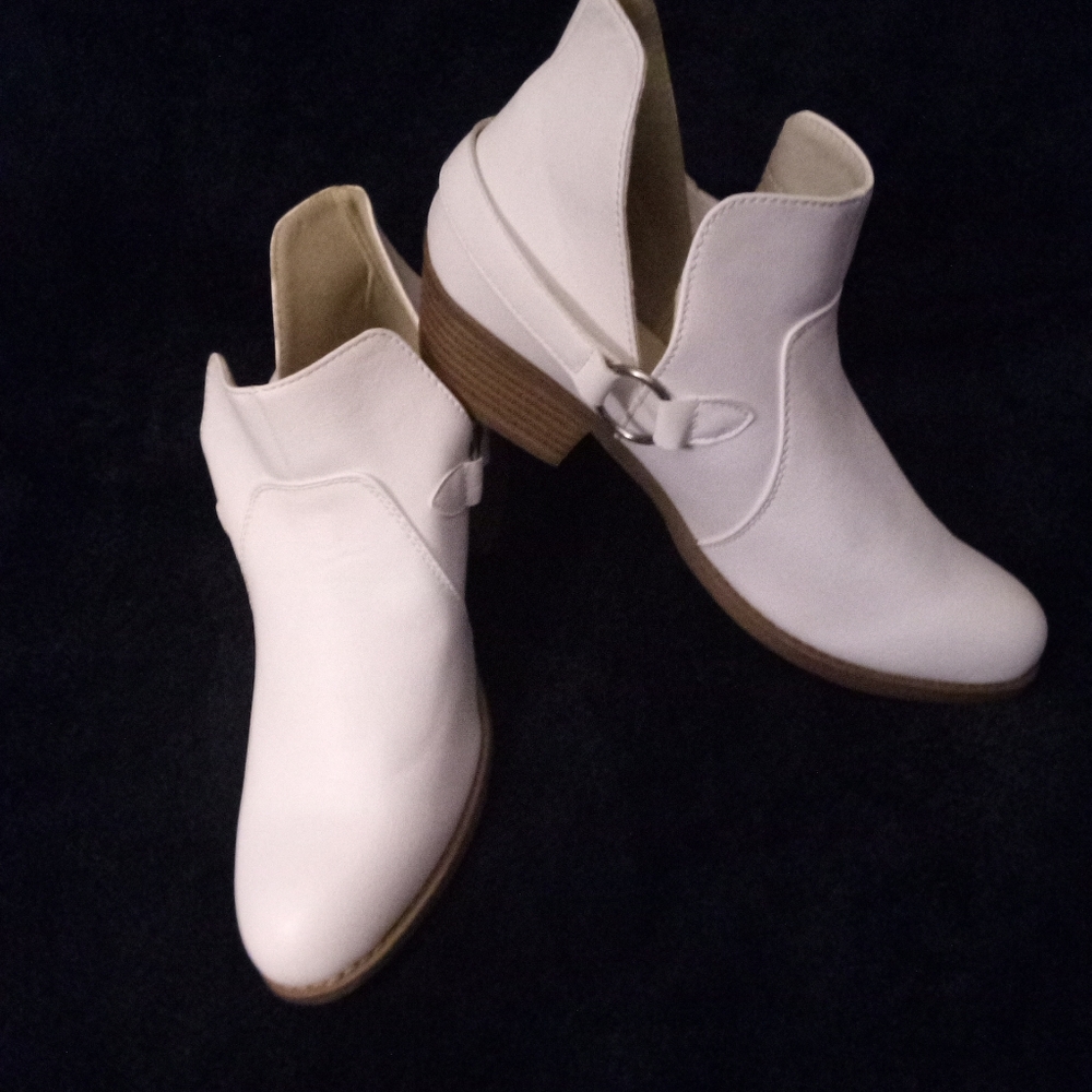 White Leather Ankle Boots. Size 7
